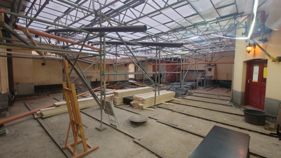 Gården den 10 januari 2025 under renoveringen